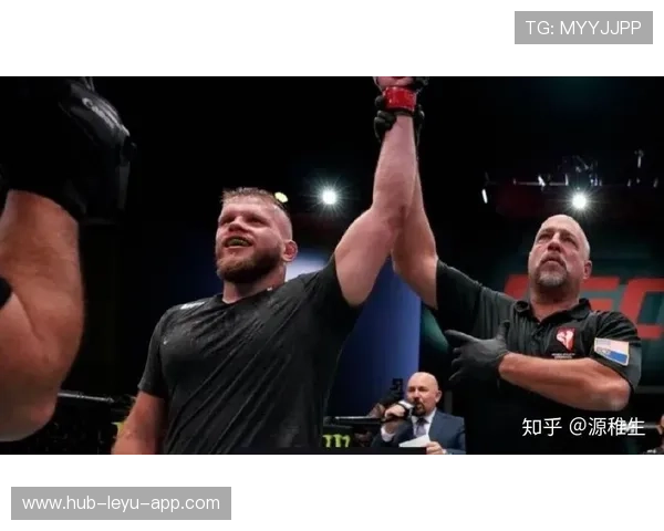 UFC选手兴奋到摔倒引全场笑，令人捧腹的一刻