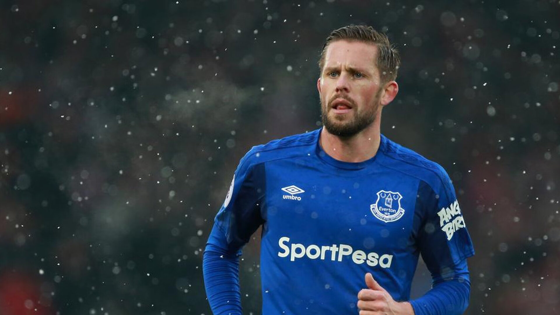 “宽板滑水:东三叉湖赛场展现速度与技术的完美结合”