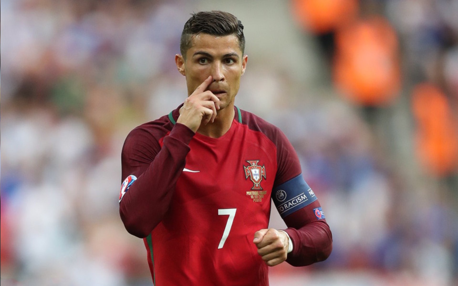 特色足球文化墙在城市中心铺设，传播体育精神，足球文化墙布置方案